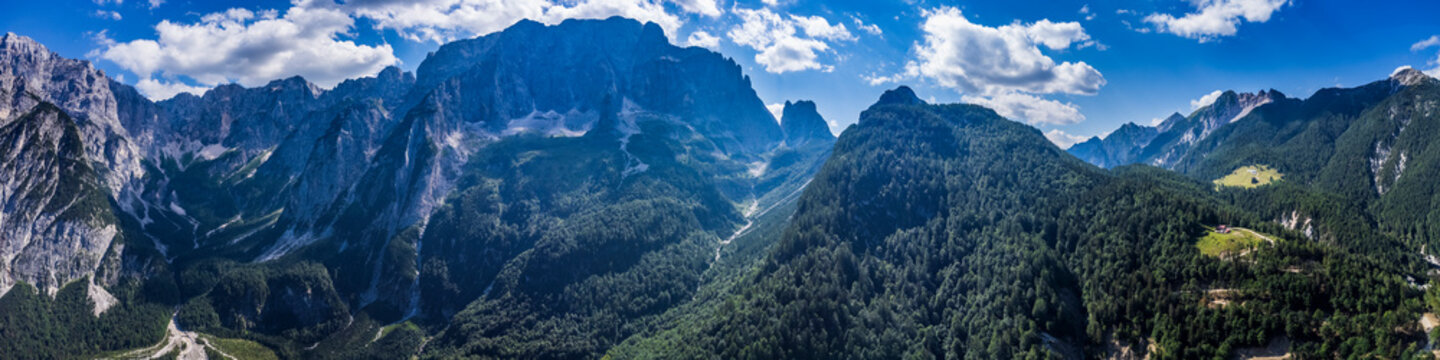 Along the mountainous roads of the Val Dogna to the slopes of the Montasio. Friuli.