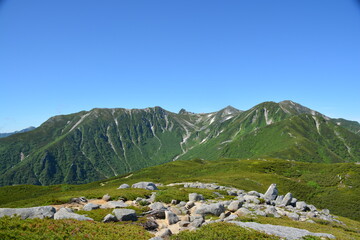将棊頭山から望む中央アルプス主稜　宝剣岳、中岳、木曽駒ケ岳