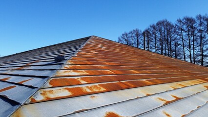 錆びた屋根 © あら～んどろ～ん