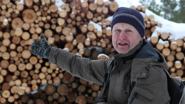 TV report about black lumberjacks, an employee of prosecutors office tells TV reporters about illegal logging.