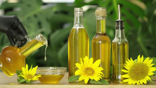 Сold-pressed sunflower oil made from sunflower seeds, used for cooking and frying. Sunflower oil and sunflowers flowers