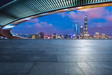 Empty square floor and bridge with city skyline at night in Shanghai, China. - obrazy, fototapety, plakaty