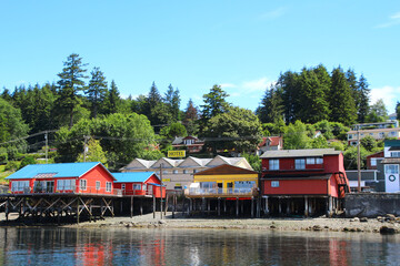 Alert Bay is a town in the Canadian province of British Columbia. It is located off the northeast coast of Vancouver Island on Cormorant Island - obrazy, fototapety, plakaty