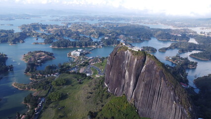 VISTA AEREA DE GUATAPE Y LA PIEDRA DEL PEÑOL