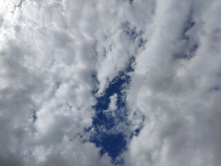 Obraz premium Hole in the clouds. Intense color between the clouds that look like cotton candy