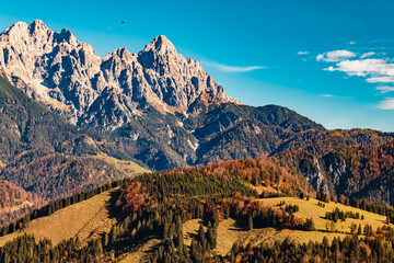 Fototapeta premium Beautiful alpine autumn or indian summer view at the famous Buchensteinwand summit, St. Jakob in Haus, Tyrol, Austria
