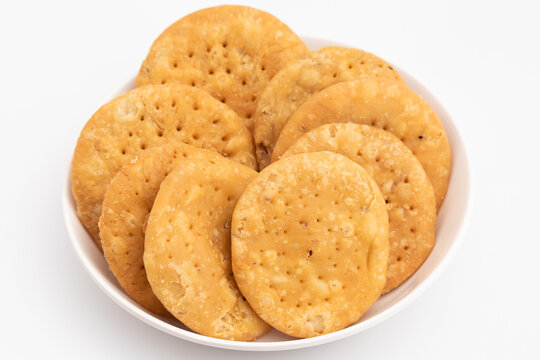 Namkeen Masala Mathri Also Called Matthi, Mathiya, Mathi, Farsi Poori, Farsan, Pharsaṇ Or Mathari Is Famous Tea Time Gluten Free Snacks Consumed Mostly During Festivals Like Diwali, Holi, Karwa Chauth