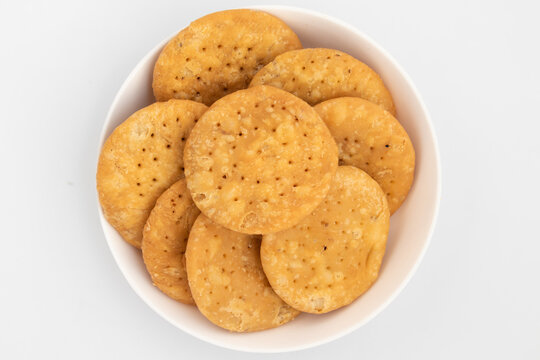 Namkeen Masala Mathri Also Called Matthi, Mathiya, Mathi, Farsi Poori, Farsan, Pharsaṇ Or Mathari Is Famous Tea Time Gluten Free Snacks Consumed Mostly During Festivals Like Diwali, Holi, Karwa Chauth
