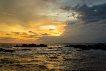 Fototapeta na wymiar Beautiful tropical sunset on the sandy coast