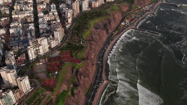 Oceano Pacifico y Faro de Miraflores Lima Per&uacute; 2023