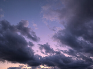 Naklejka na ściany i meble Cloudscape with a pink or purple sky
