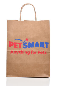 IRIVNE, CALIFORNIA - 01 MAR 2023: A paper shopping bag from Pet Smart.