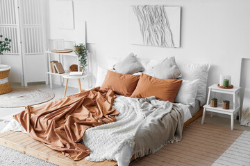 Interior of modern room with big bed and creative artwork - obrazy, fototapety, plakaty