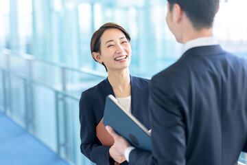 ビジネス・女性・話す・会話