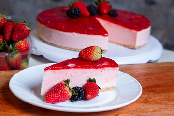 cheesecake with strawberries