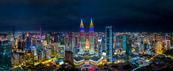 Obraz premium Panoramic of Kuala lupur city at night, Malaysia.