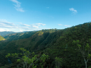 Obraz premium Poco antes del atardecer, en el area superior del canon del magdalena, huila, colombia