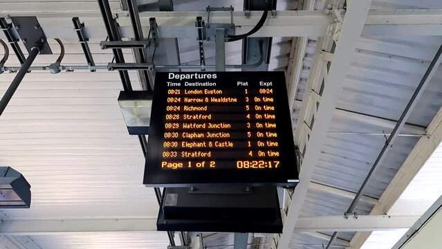 Led panel with a timetable of some London trains with several destinations in the morning