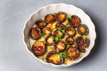 Cheddar Cheese on Baked Chestnut Mushrooms (Turkish name; peynirli mantar)