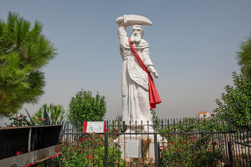 Statue des Propheten Elias mit Schwert, Libanon