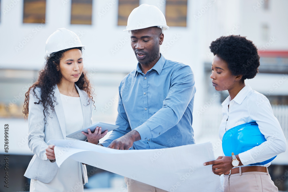 Aufkleber engineering, design or business people with blueprint on construction site building together for fut