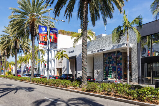 World famous Rodeo Drive symbol, Cross Street Sign, Intersection in Beverly  Hills. Touristic Los Angeles, California, USA. Rich wealthy life  consumerism, Luxury brands and high-class stores concept. Stock Photo