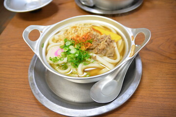 愛媛県　松山名物　アルミ鍋の鍋焼きうどん