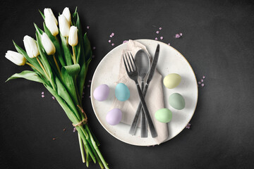 frühlingshafte Osterzeit im Restaurant / Textfreiraum

