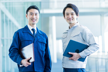 作業着を着た日本人男性二人 - obrazy, fototapety, plakaty