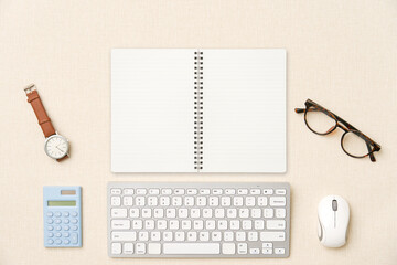 ノートのあるビジネスデスク　俯瞰撮影　無人