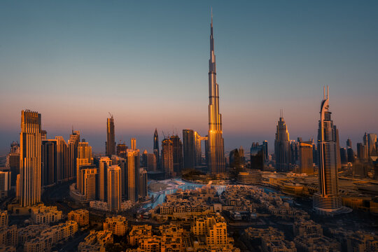 Capturing the Majestic Sunrise at Burj Khalifa: A Stunning Landscape Shot