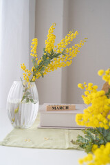 3月　花瓶に入ったミモザのお花