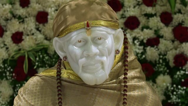 Appearing video of Sai Ram or Sai Baba idol blur to normal