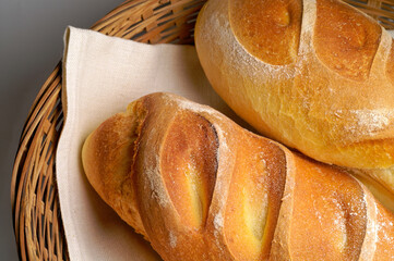 Durum wheat bred rolls in basket (b4)