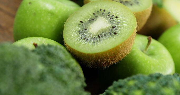Image of eat healthy text over kiwi fruit