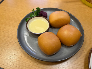 Fried Mantou with Condensed Milk