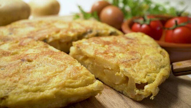 Spanish potato omelette. Step by step recipe.