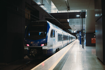 train in motion blur dworzec kolejowy 