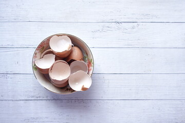 eggshells in a white color bowl on table 