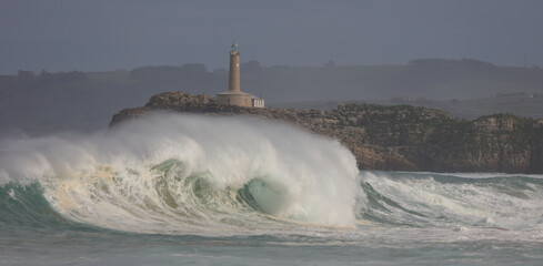 Maretón sobre la Isla de Mouro, Cantabria, España © IVÁN VIEITO GARCÍA