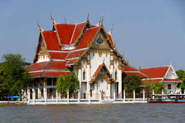 Naklejka premium Red roofed government building on the Chao Phraya River in Bangkok, Thailand
