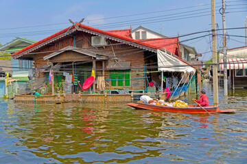 Fototapeta na wymiar Selling produce on a flooded Khlong (canal) of Thon Buri in Bangkok
