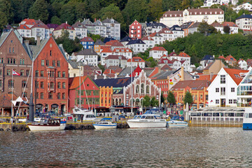 Obraz premium The historic old hanseatic wharf and hillside of Bergen, Norway