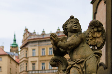 Obraz premium Ancient sculptures in the architecture of the city. Historical and cultural heritage. Background.