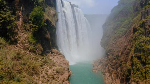 Cascada de Tamul