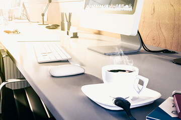 オフィスでの朝のコーヒー
