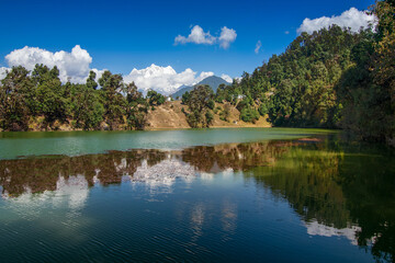 Fototapeta na wymiar Sacred Devariyatal, Deoria Tal, Devaria or Deoriya, an emerald lake with miraculous reflections of Chaukhamba peaks on its crystal clear water. Chaukhamba peaks, Garhwal Himalayas, Uttarakahnd, India.