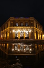 Reflejo del teatro de la republica en Quer&eacute;taro M&eacute;xico 