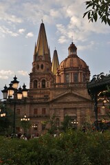 Fototapeta na wymiar Catedral de la cuidad de Guadalajara al atardecer