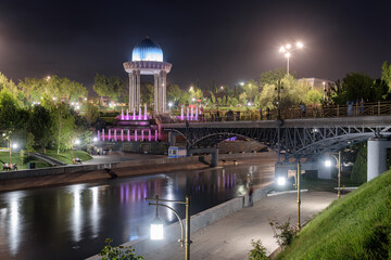 Rotunda at the Memorial Shakhidlar Hotirasi complex in evening